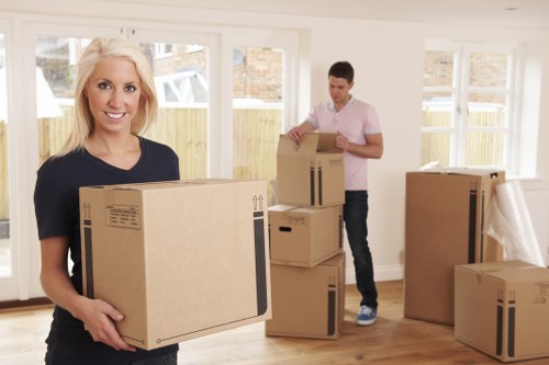 Removal truck hire service in Barnes for local home moves